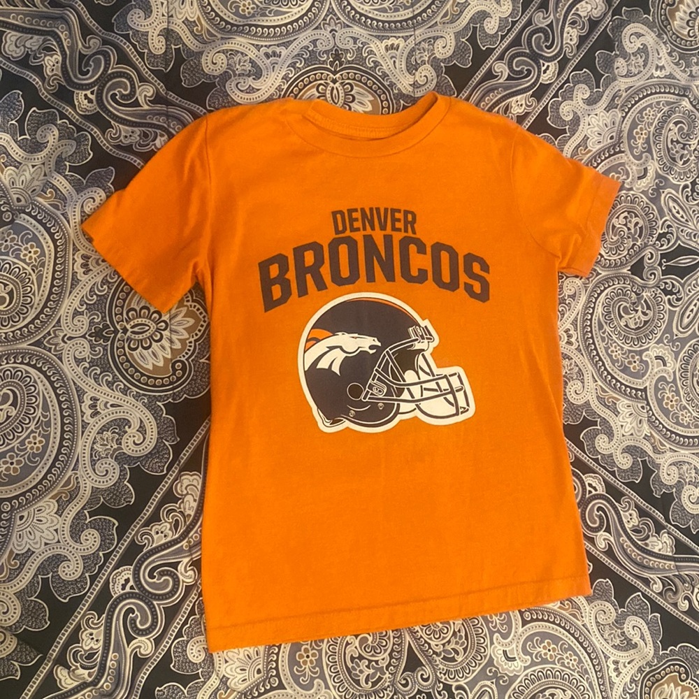 EUC! Denver Broncos T-Shirt! 🏈💙